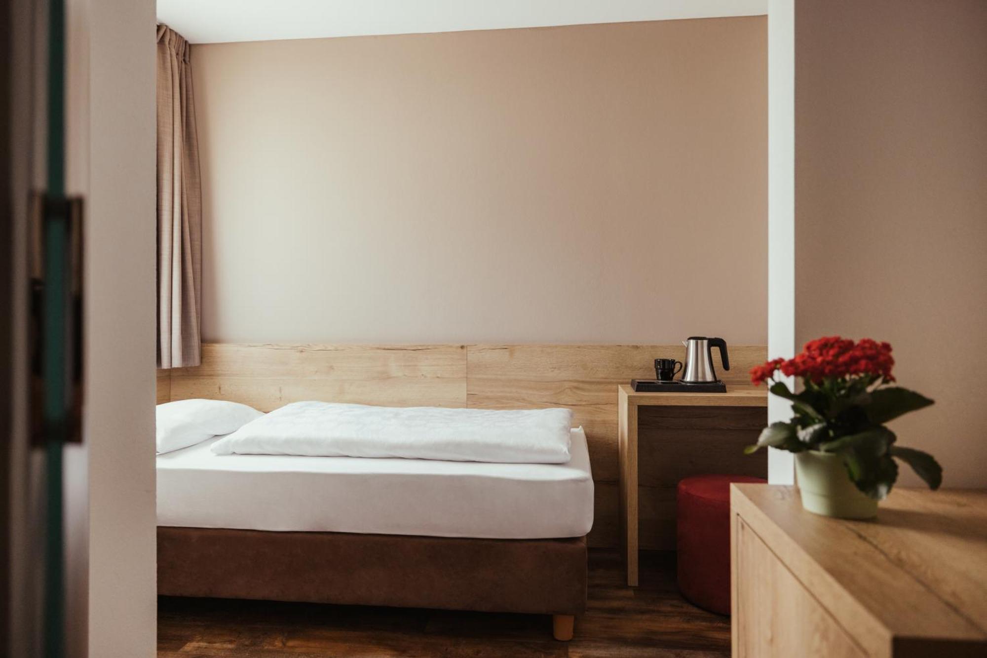 Hotel Leonard Nova Ponente Eksteriør bilde