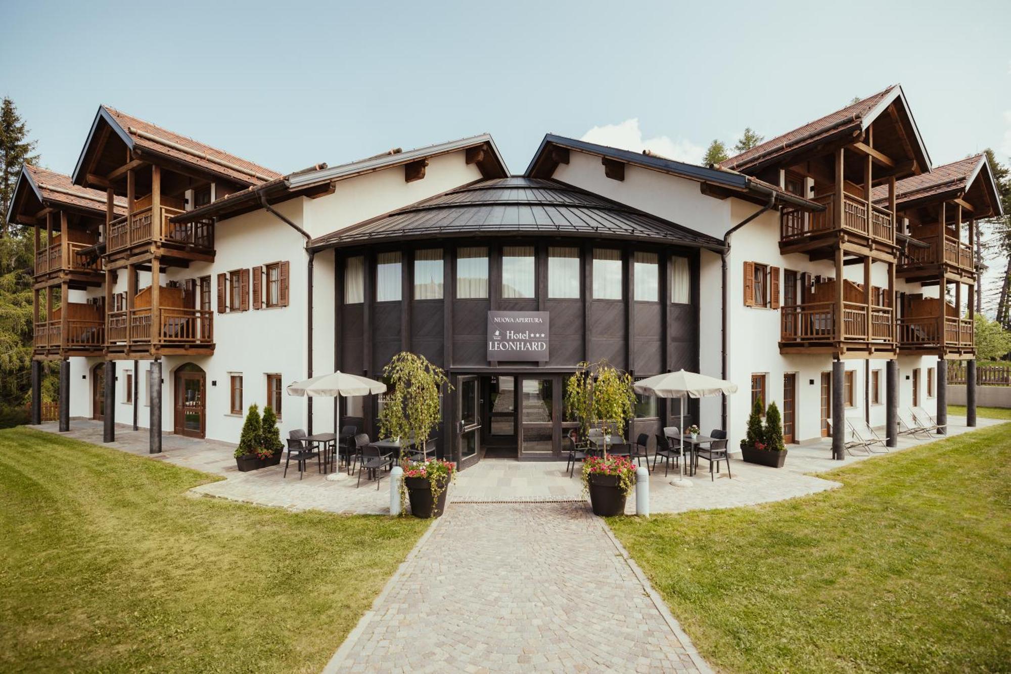 Hotel Leonard Nova Ponente Eksteriør bilde