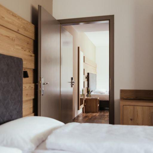 Hotel Leonard Nova Ponente Eksteriør bilde