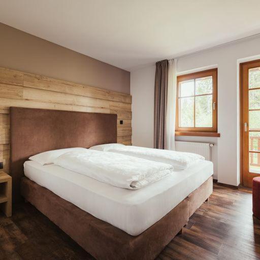 Hotel Leonard Nova Ponente Eksteriør bilde
