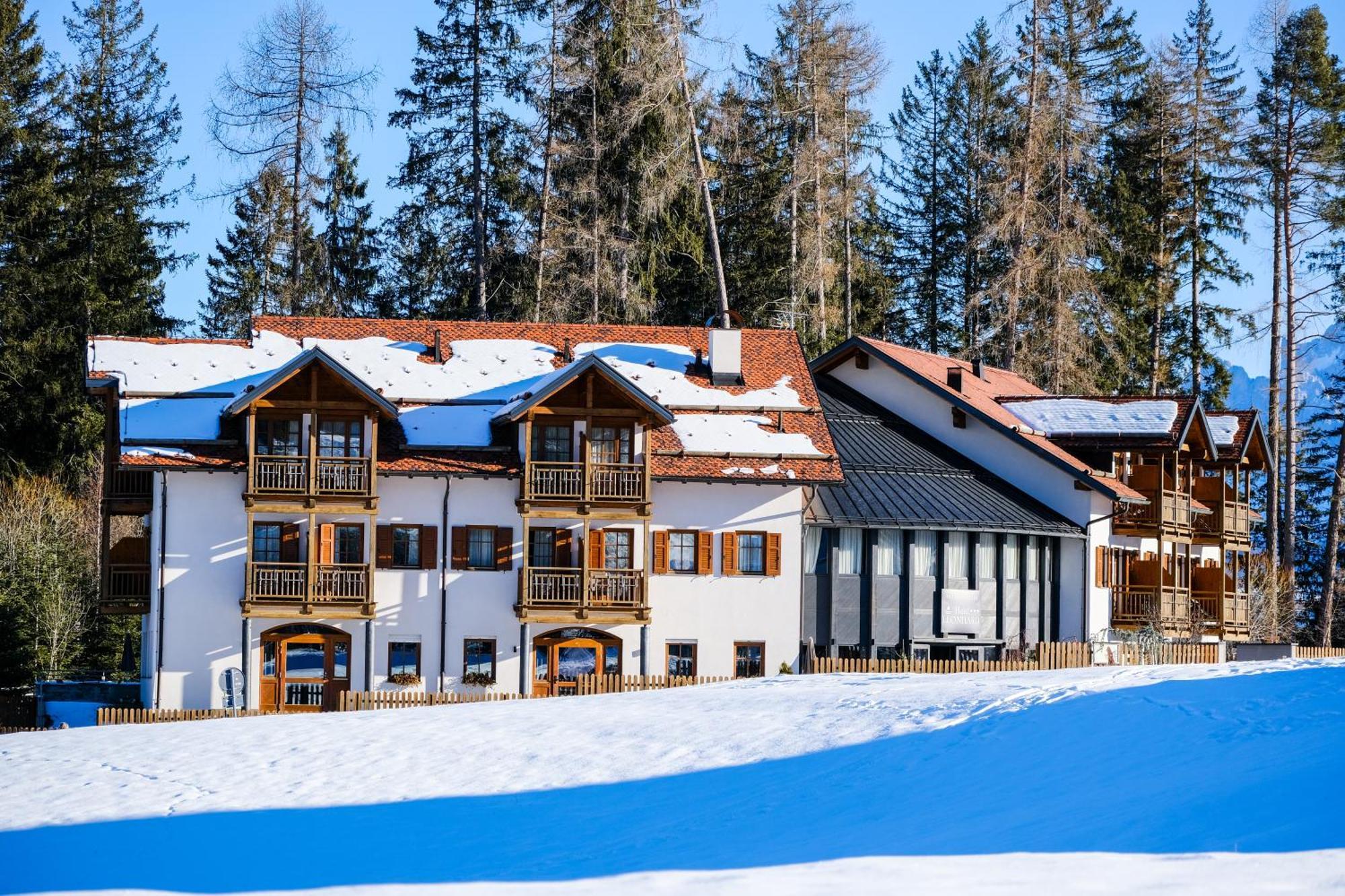 Hotel Leonard Nova Ponente Eksteriør bilde